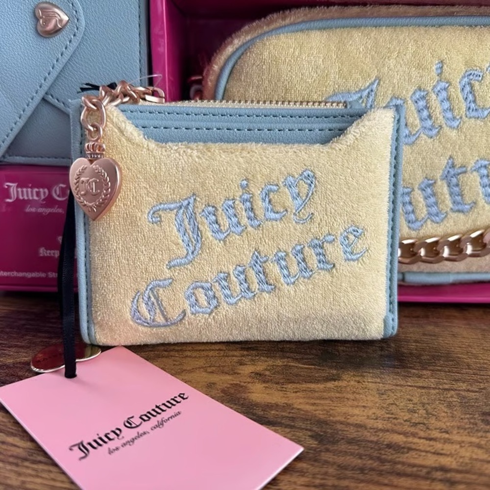 Juicy Couture Gelato On the Beach Bifold with Pullout Wallet